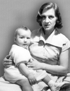 Jessie Audrey (Morris) Baillie with her first daughter Heather Dawn Baillie