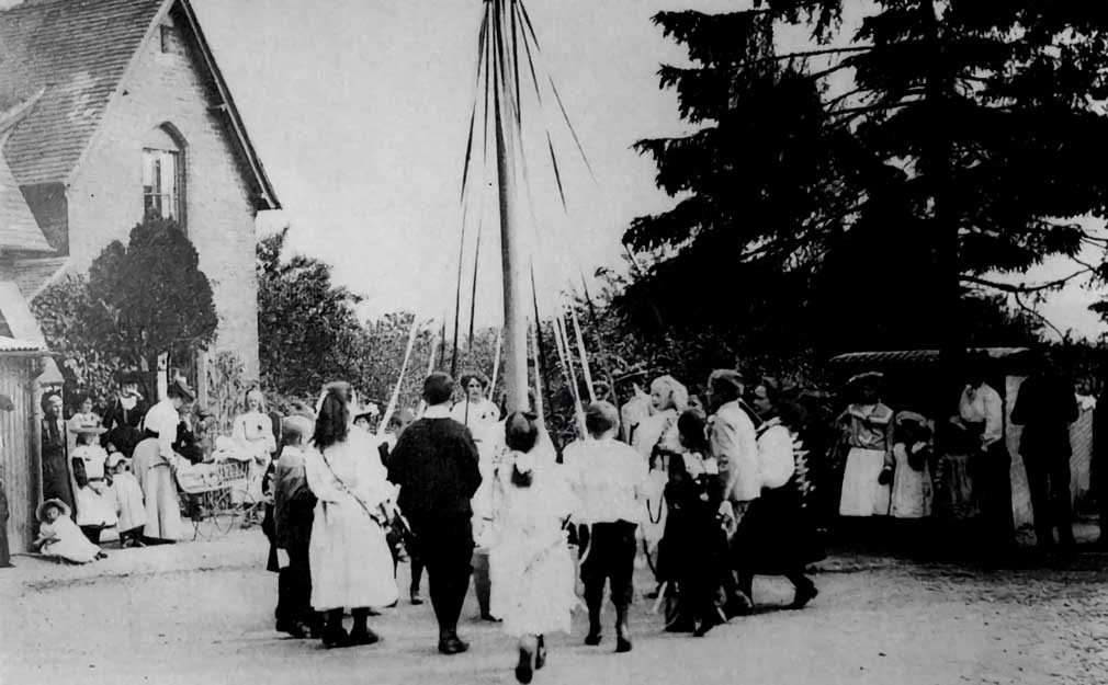 Broadwas School - Maypole Dancing